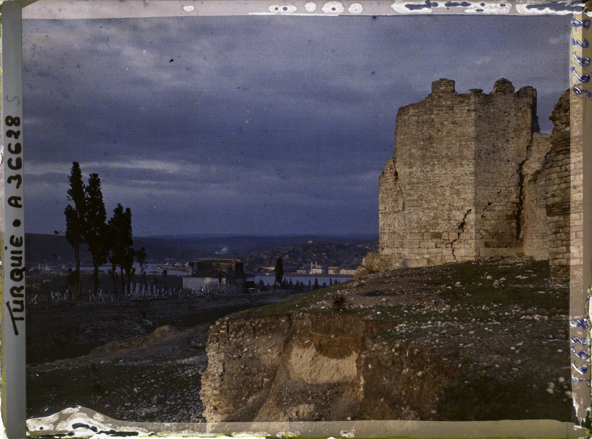 Image représentant Turquie, Constantinople , Le mur de Léon vers la Corne d'Or, au Soleil Couchant