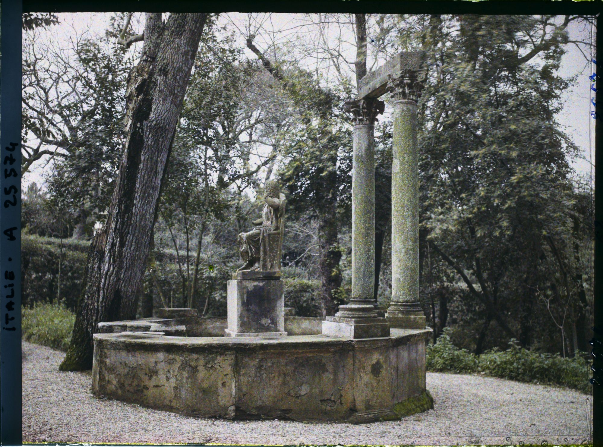 Image représentant Jardins du Vatican, fontaine