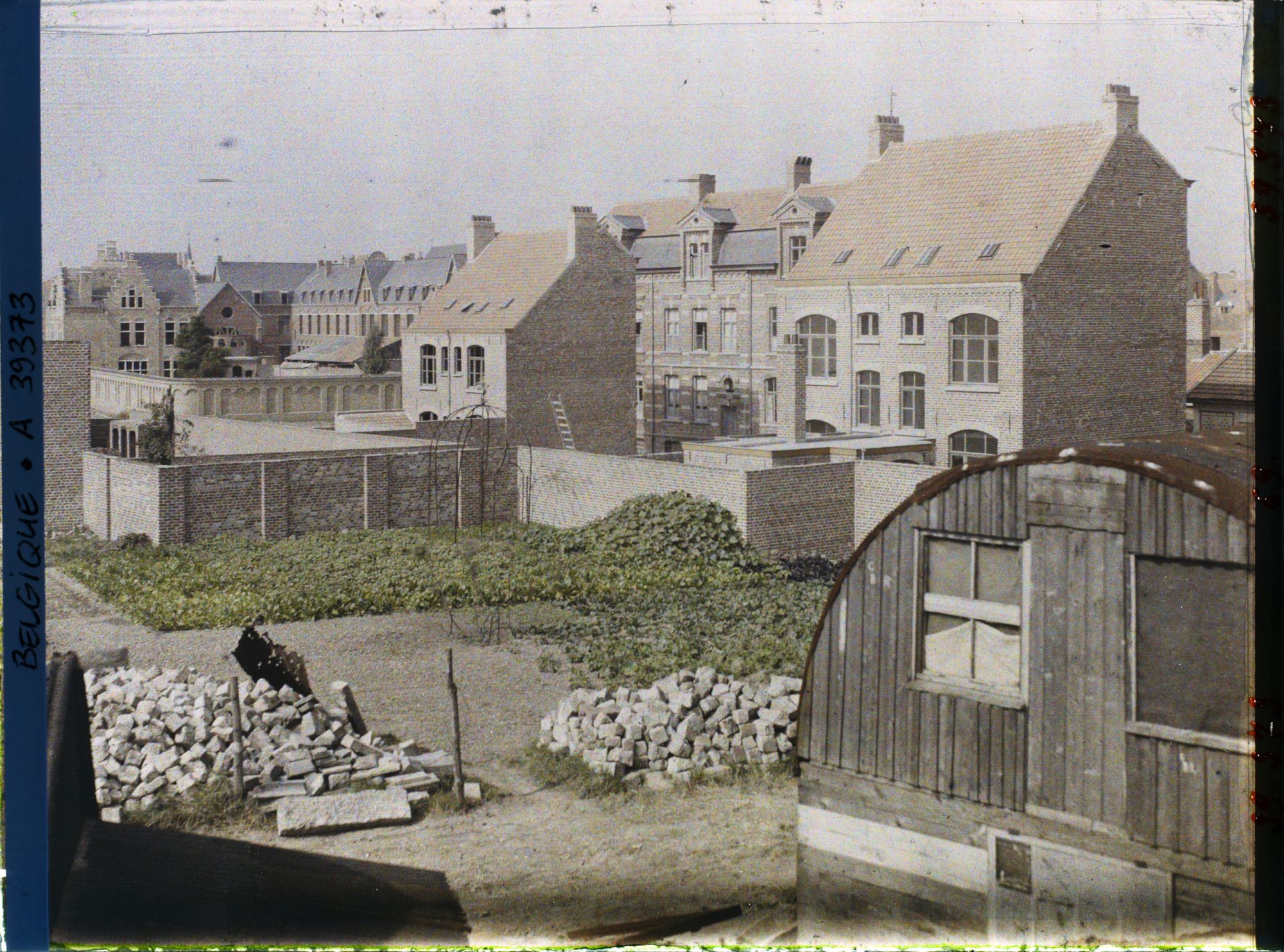 Image représentant Belgique, Ypres, Une vue s/  de nouvelles maisons