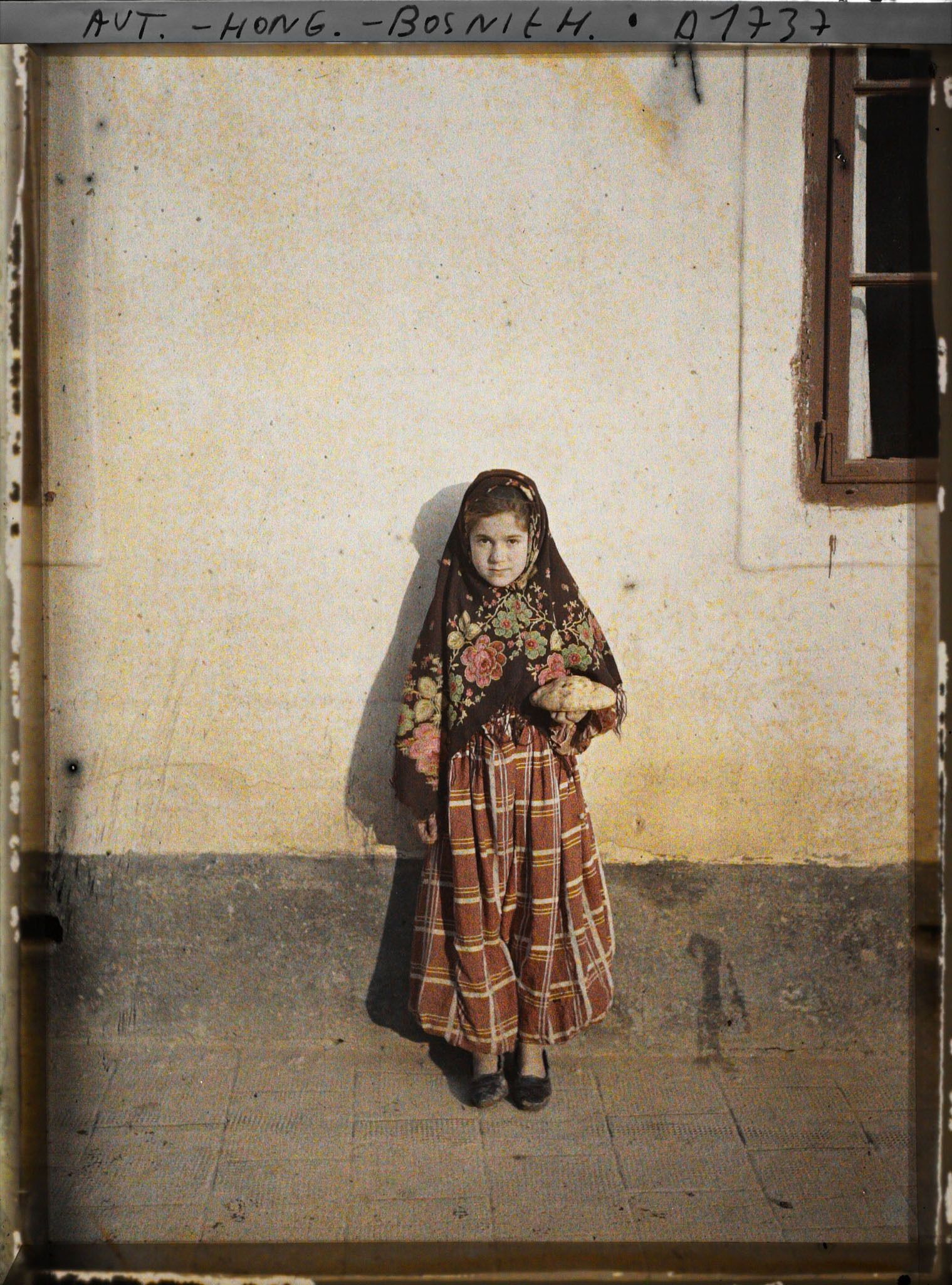 Image représentant Jeune Turque aux yeux bleus - la fillette à la galette