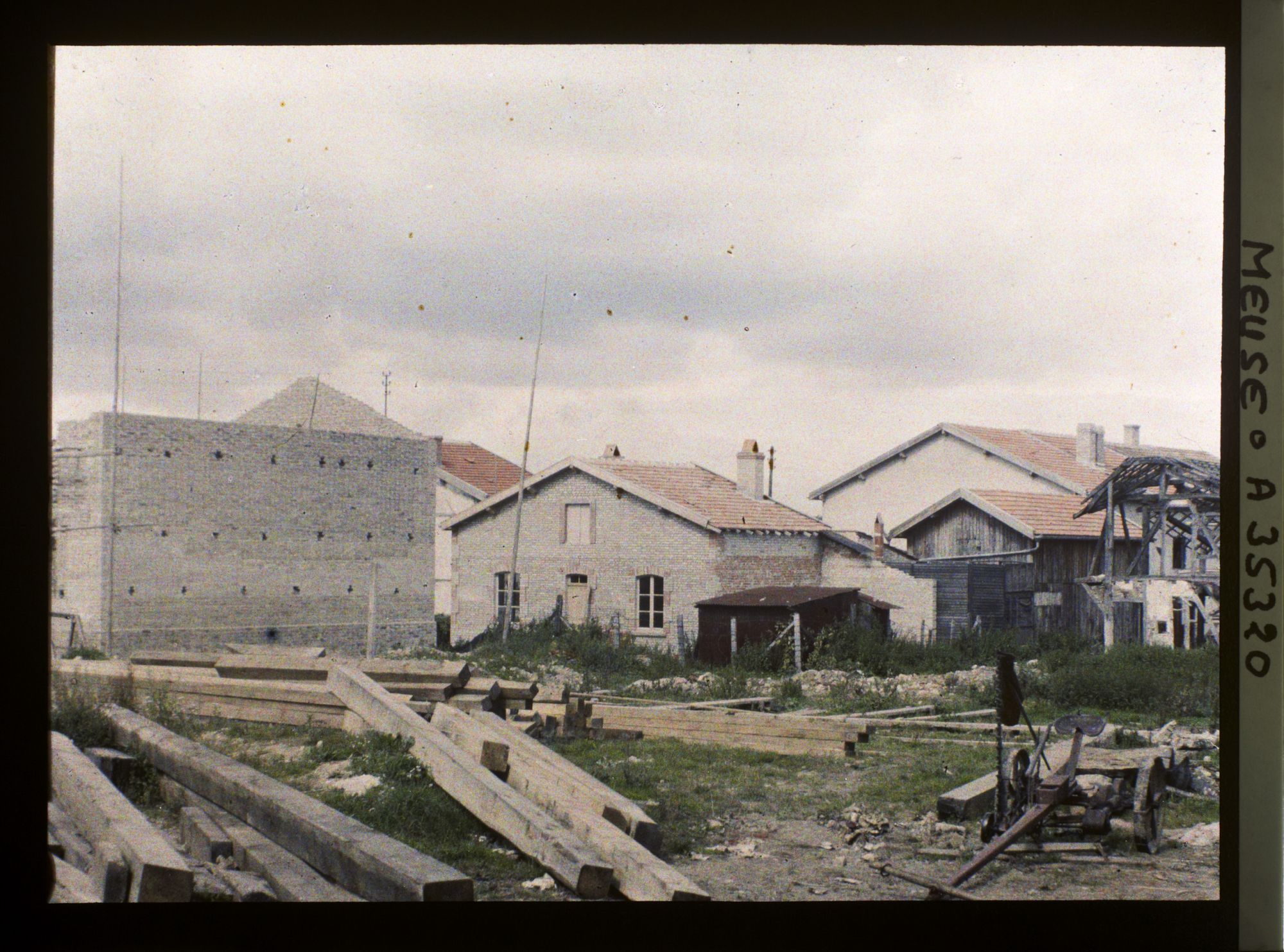 Image représentant France, Les Islettes, Reconstructions place de l'Eglise