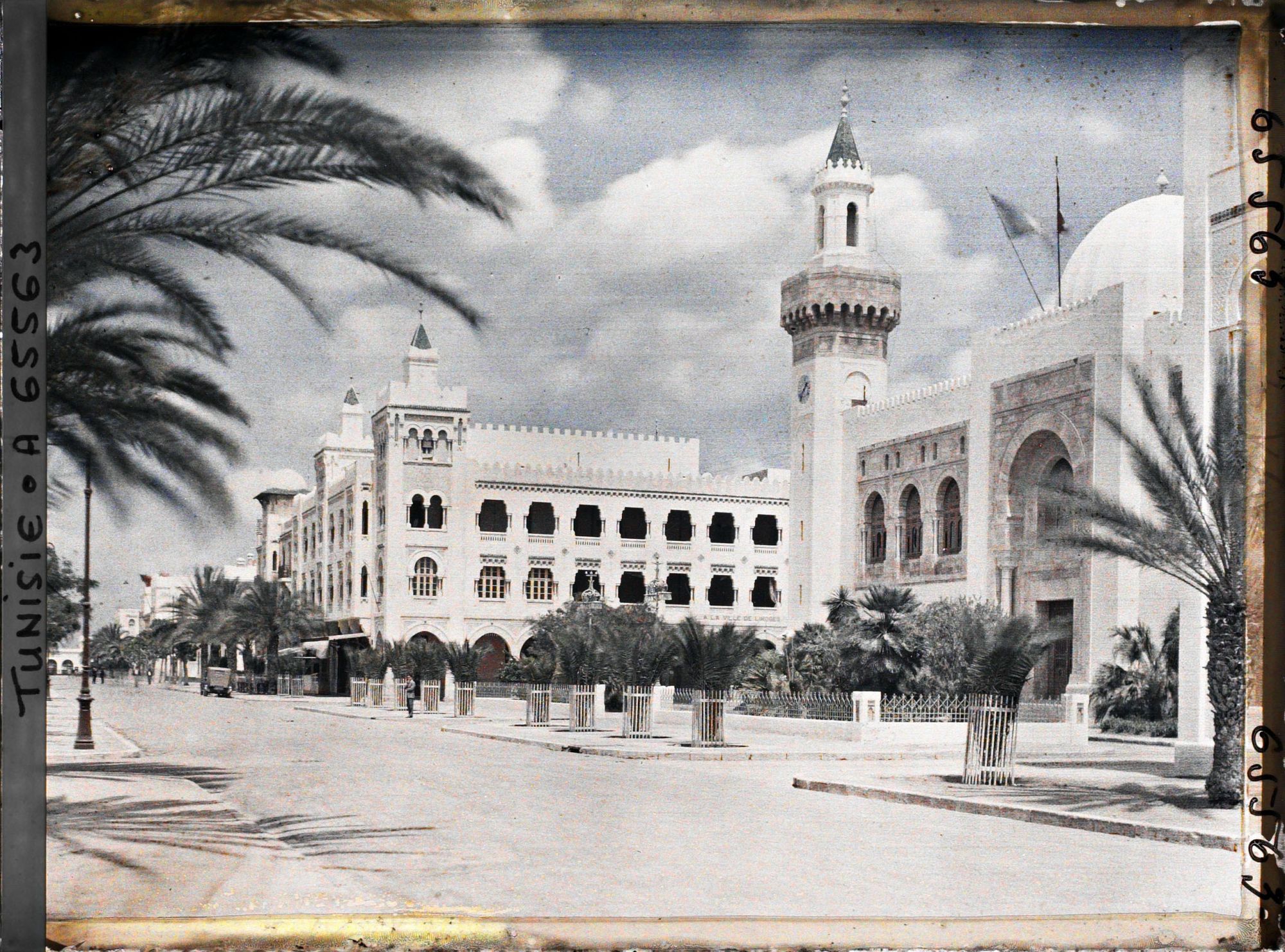 Image représentant L'avenue Jules Gau et l'hôtel de ville