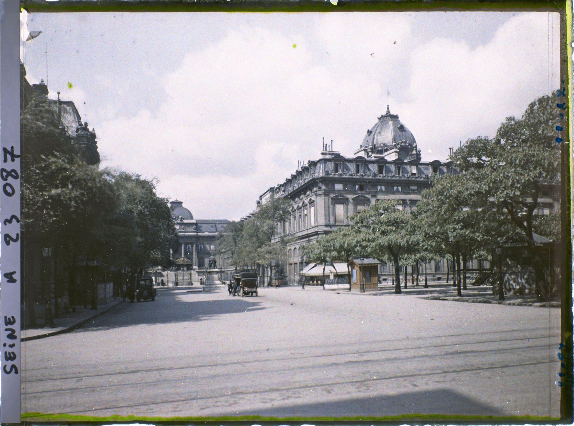 Image représentant Le palais de Justice vu de la rue de Lutèce