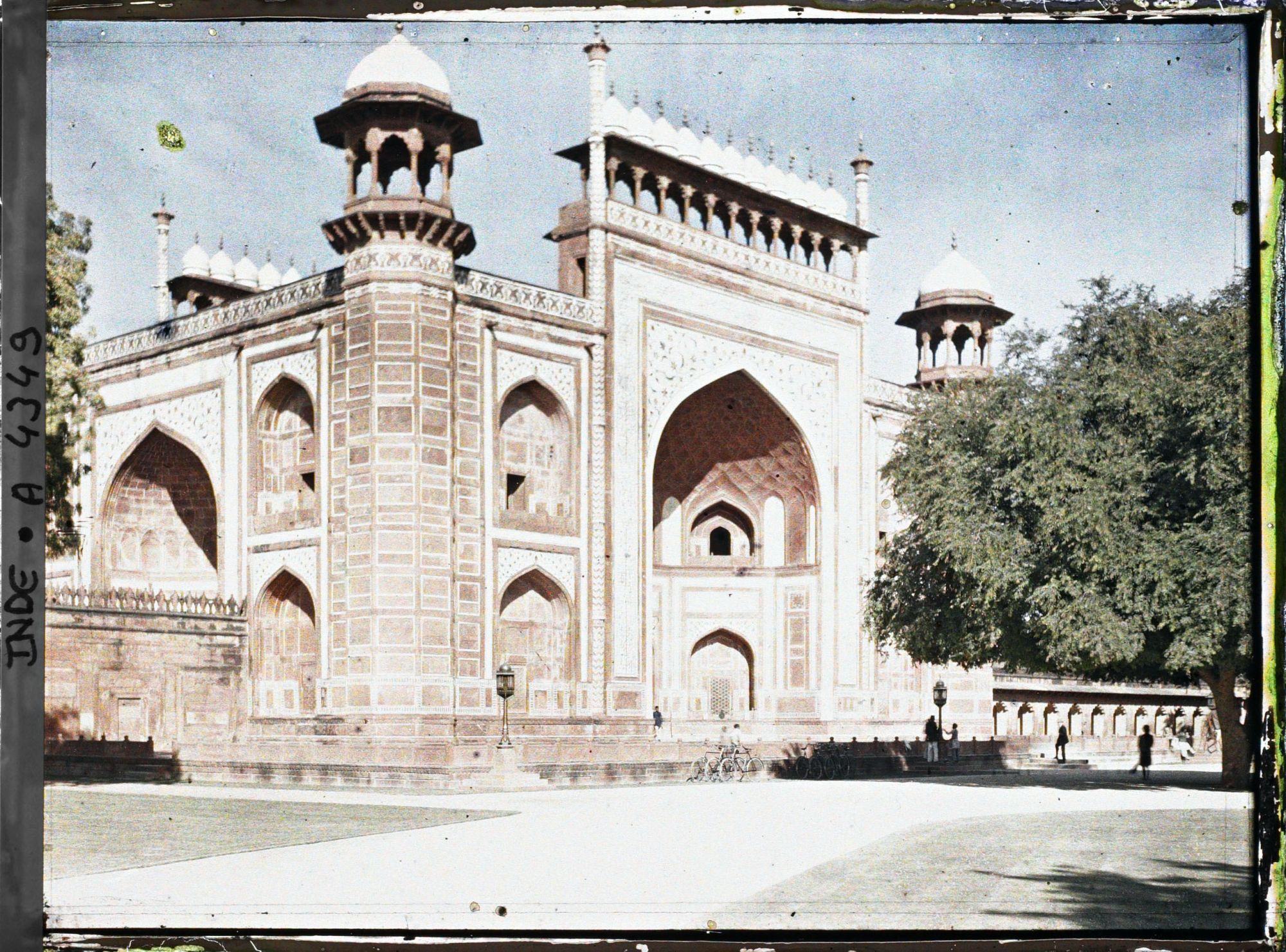 Image représentant La porte monumentale de l'enceinte du Taj Mahal