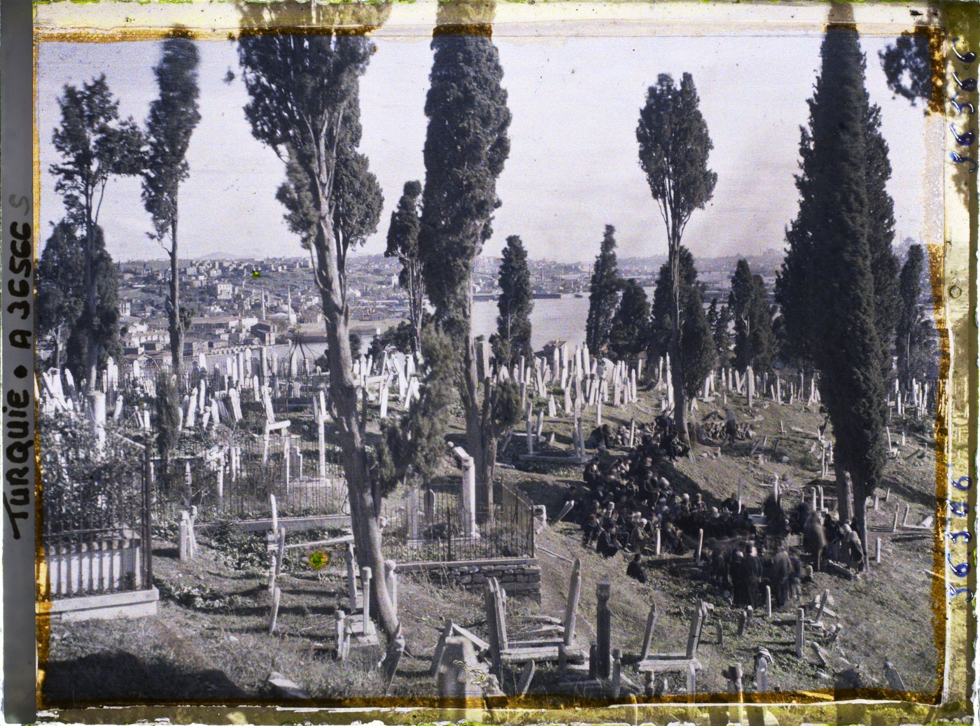 Image représentant Turquie, Constantinople- Eyoub, Petit Village d'Eyoub Un enterrement dans le Cimetière d'Eyoub