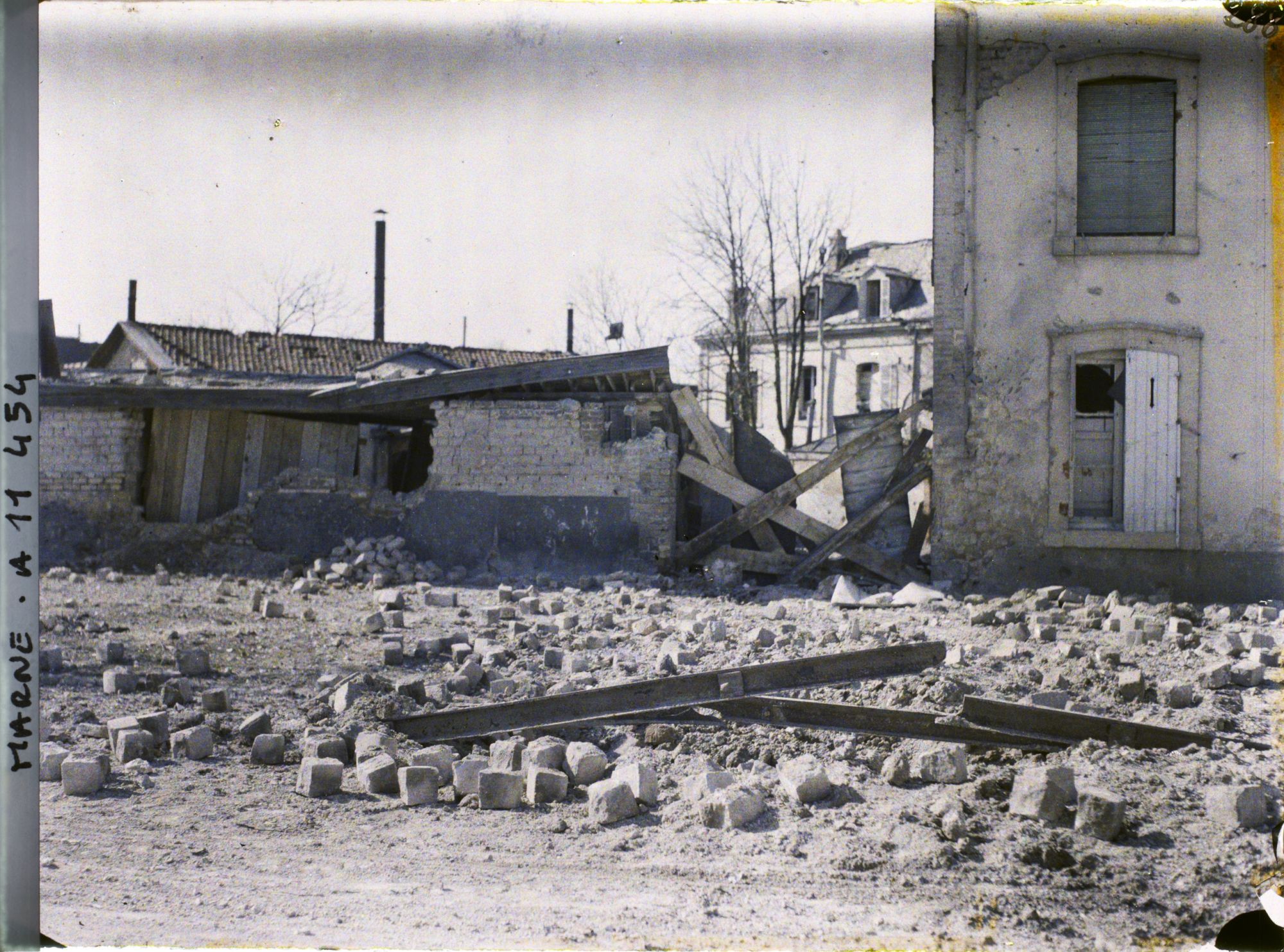 Image représentant Dégâts causés par un impact d'obus, boulevard Saint-Marceaux
