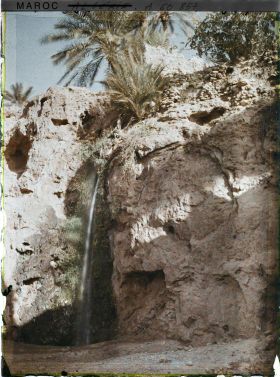 Image représentant Grande cascade dans l'oasis