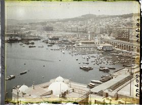 Image représentant La darse de l'Amirauté, le port et la ville, vue prise du phare