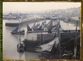 Image représentant Un coin du port, les bateaux de pêche