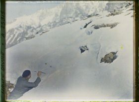 Image représentant France Les Alpes, Le Plan de l'aiguille, Traçage d'une piste dans la nouvelle neige.