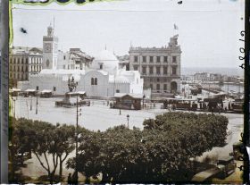 Image représentant La place du Gouvernement et la mosquée de la Pêcherie
