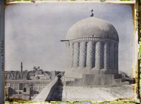 Image représentant Un dôme de la Madrasa Mir Janniya (Ecole coranique de l'Emir Mirjan) (1357)