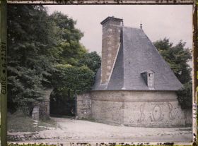 Image représentant L'entrée du château de Montalembert