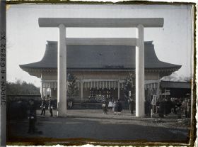 Image représentant Funérailles de l'Empereur Taisho-Tenno (Yoshihito), Shinjuku Gyoen (Parc Impérial de Shinjuku), sanctuaire contenant le char funèbre