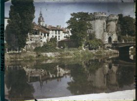 Image représentant France, Verdun, La Porte Chaussée et la Chapelle du Collège vers le rive droite de la Meuse
