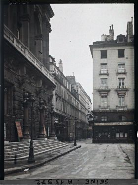 Image représentant L'Opéra Comique place Boieldieu, vu de la rue de Marivaux