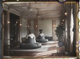 Image représentant Foyer du théâtre impérial (Teikoku Gekijo, ou Teigeki)