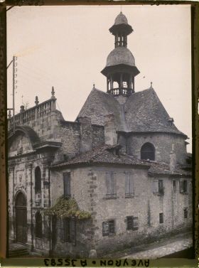 Image représentant La chapelle des Pénitents noirs, à l'angle de la rue des Pénitents noirs et du boulevard Haute Guyenne