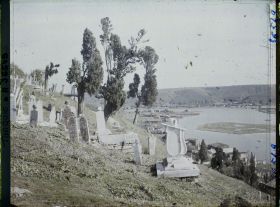 Image représentant Le haut (le fond) de la Corne d'Or depuis le cimetière d'Eyüp (au nord, de la rive droite), en direction du nord