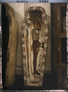 Image représentant Sarcophage peint au musée égyptien