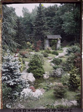 Image représentant Pièce d'eau du " sanctuaire japonais " proche de la porte d'accès au " village japonais "