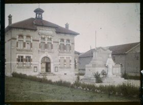 Image représentant Meuse, Boureuil, La Mairie et le Monument aux Morts