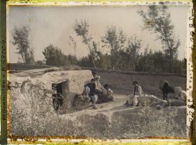 Image représentant Paysans attendant leur farine au moulin hydraulique