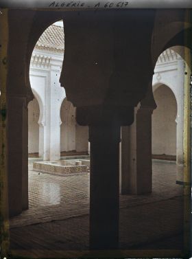 Image représentant Mosquée El Halaoui, la cour vue depuis la salle de prière