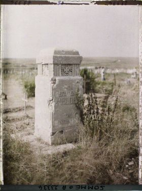 Image représentant France, Combles, Le monument du Cimetière Allemand