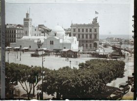 Image représentant La place du Gouvernement et la mosquée de la Pêcherie