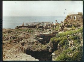 Image représentant Des vestiges archéologiques au bord de la mer