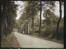 Image représentant France, Bar-le-Duc, La Voie Sacrée à sa sortie de Bar le Duc, vue prise vers Verdun (route de