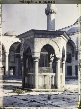 Image représentant Fontaine aux ablutions (sadirvan) de la Sultan Ahmet Camii ("mosquée de la Sultan Ahmet") ou "mosquée Bleue"