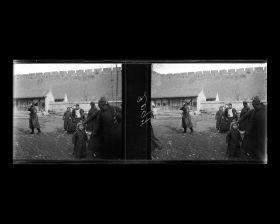 Image représentant Scène de rue sous les murs du bastion (wengcheng) de Xizhimen ("porte Droite de l'Ouest")