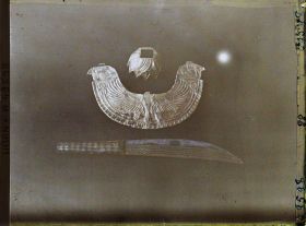 Image représentant Pectoral et poignard