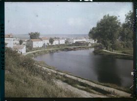 Image représentant France, Verdun, Le Canal de l'Est à son arrivée au faubourg Belleville vu vers Verdun