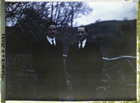 Image représentant A gauche, Hüseyin Rauf Bey, Premier Ministre et Mustafa Kemal