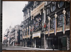 Image représentant La boutique Waring & Gillow décorée sur Oxford street à l'occasion de la commémoration de la Première Guerre Mondiale