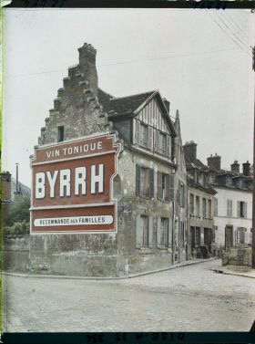 Image représentant France, Compiègne, Vieilles Maisons remises en état, angle des rues des Gournaux et d'Austerlitz
