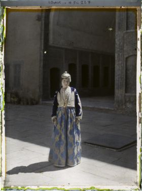 Image représentant Jeune chrétienne en costume de mariée (?)