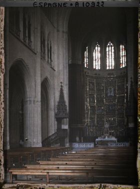 Image représentant Espagne, Oviedo, La nef centrale de la Cathédrale sans Coro ; dans le fond, la Capilla major.