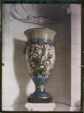 Image représentant Vase disposé dans un couloir de l'hôtel de ville