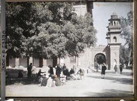 Image représentant La place devant le palais de justice