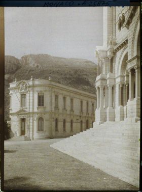 Image représentant Le Musée de Paléontologie et la façade de la Cathédrale