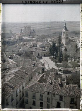 Image représentant Espagne, Ségovie, Vue prise de la Tour de la Cathédrale à l'Ouest avec l'Alcazar: à dr. Tour de la Merced