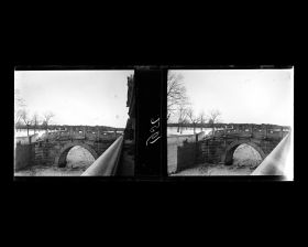 Image représentant Tiantan ("temple du Ciel"). Le pont en pierre menant au Zhaigong ("palais de l'Abstinence")