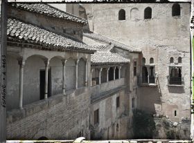 Image représentant Alhambra : extérieur des Palais Nasrides, la tour de Comares et les galeries de la salle de las dos Hermanas (?)