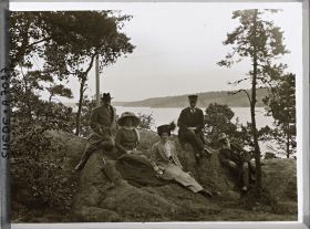 Image représentant Johan-Henrik Palme accompagné de membres de sa famille