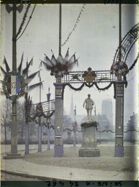 Image représentant La statue du général Chanzy place de l'Hôtel de Ville pour le Cinquantenaire de la IIIe République
