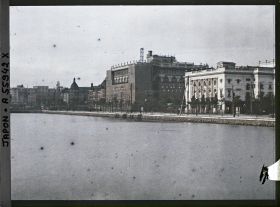 Image représentant Le quartier de Marunouchi depuis les douves du palais impérial